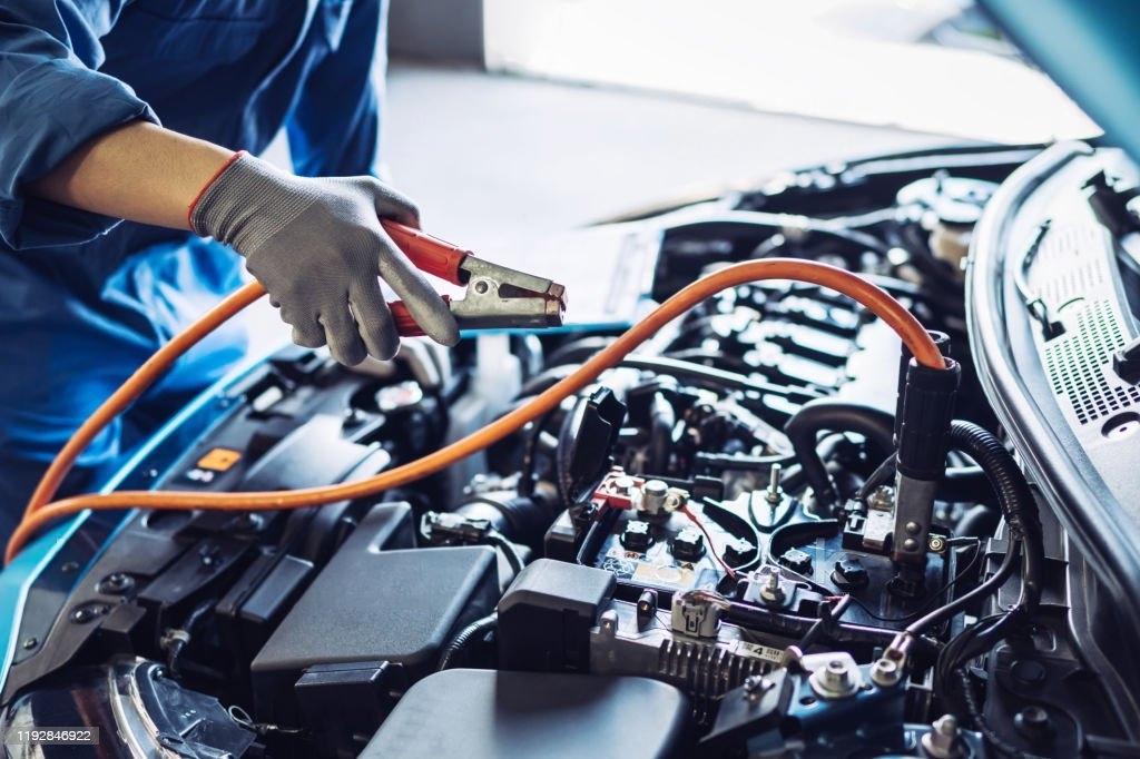 How a car hybrid battery system works?